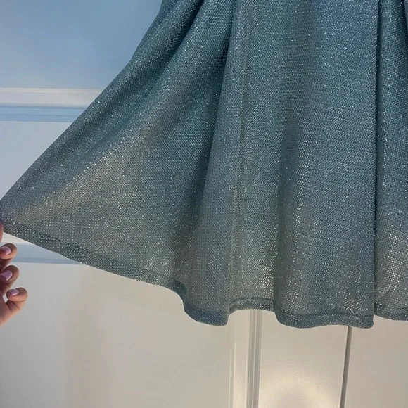 Size 2-4 B. SMART homecoming/formal dress - Picture 6 of 10